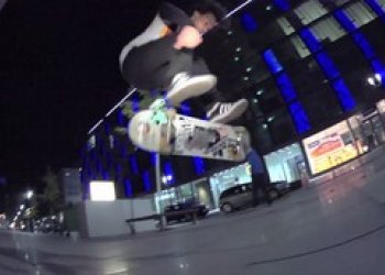 Lem Villemin s fellákama v nočních ulicích Stuttgartu