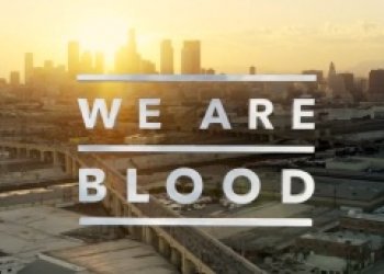 Přišla s videem "We Are Blood" revoluce?