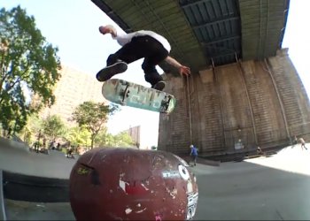 Brandon Westgate předvádí svá nová kolečka pro Ricta