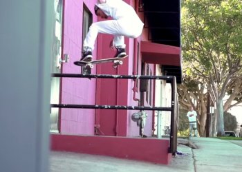 Dane Vaughn zabíjí v reklamě na Supra AVEX