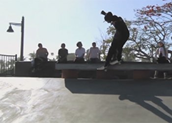 Kelvin Hoefler v Encinitas skateparku 