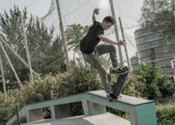 DC x TheChillstore SKATE SESHN DIY GERCENOVA