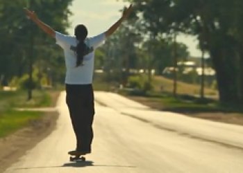 Red Bull vyrazil do indiánské rezervace a natočil skate dokument