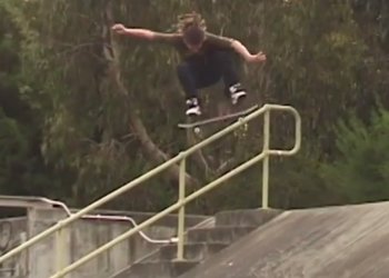 Nová Almost show patří Lewisovi a Younessovi