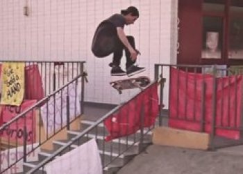 Mark Appleyard představuje v nabité reklamě svůj MID model u Globe