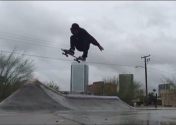 Joshu Hawkinsovi déšť při skejtování nedělá žádný problém