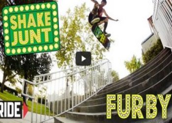 Furby se činil v nové Shake Junt reklamě