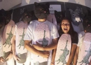 Krasavice Nora Vasconcellos je profíkem u Welcome Skateboards
