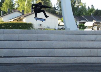 Hermann Stene ve svém DC partu schodama nešetřil