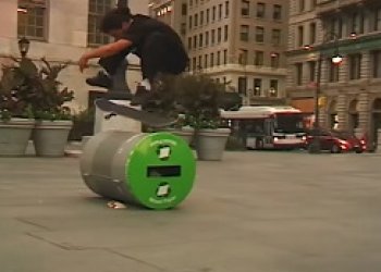 Pořádná dávka skejtování z NYC v "The Hardbody videu"
