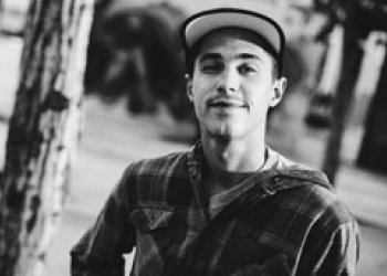 Makak se hlásí z Barcelony