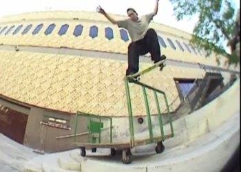 Cale Nuske je tu s druhou částí starých záběrů z kamery French Freda