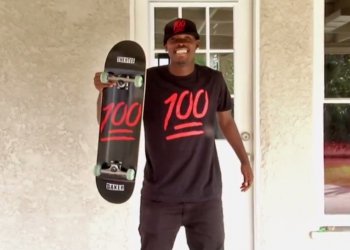 Theotis Beasley v dávce stylu v reklamě na Shake Junt