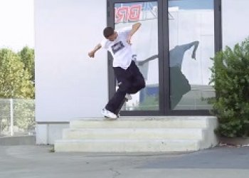Skryťák Ike Fromme překvapuje stylovým partem pro Adidas