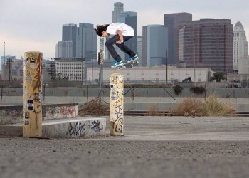 Converse odchytl Louieho Lopeze doma v LA