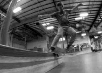 Silas s partou rozkopal Grotto skatepark